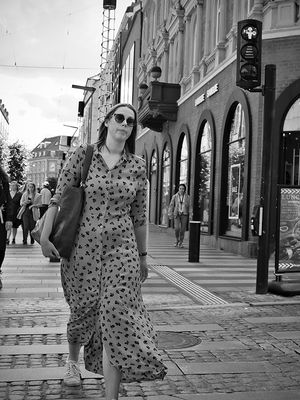 Pedestrian crossing red light