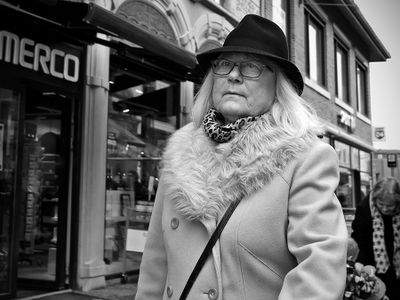 Hat lady 128