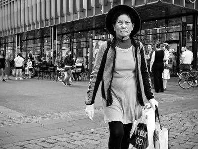 Hat lady 130