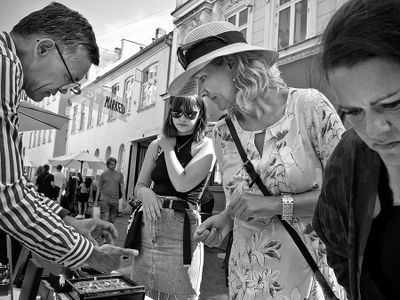 Outdoor jewelry sale