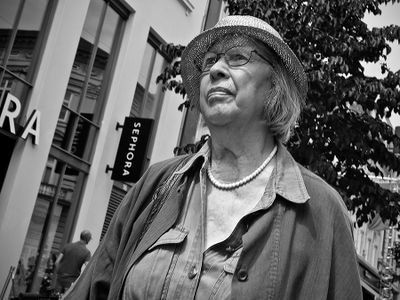 Hat lady 129