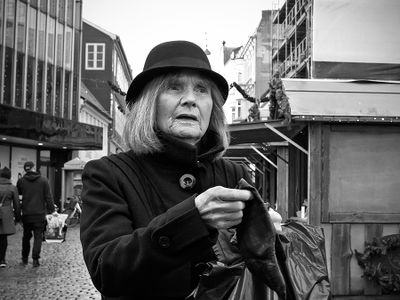 Hat lady 132