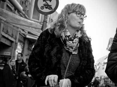 Smoking shopper 2
