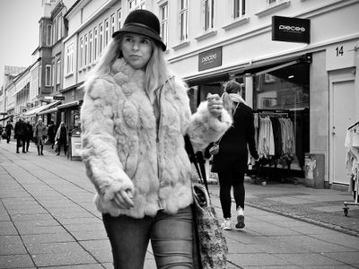 Hat lady on shopping