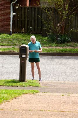 Mail comes at a reasonable time here, around 1:30        IMG_3001.jpg