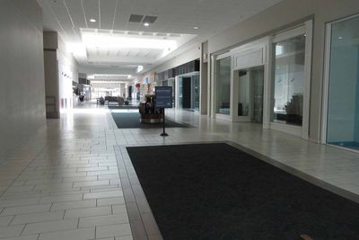 Mall is still clean and nice, but so empty.        IMG_4344.jpg