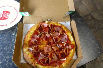 First time ordering pizza with NO cheese! Love it.            IMG_4428.jpg