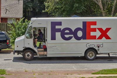 Fed Ex rolling down Windy Hill             IMG_3961.jpg