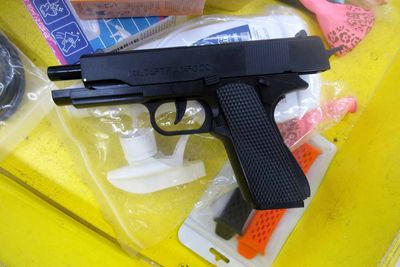 Realistic looking toy gun      IMG_4464.jpg