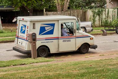 Seeing the mail truck is a simple pleasure of mine.       IMG_3428.jpg