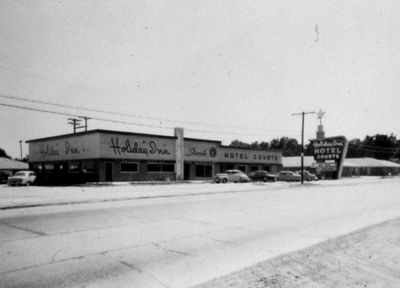 First Holiday Inn, 1952. 4941 Summer Av., later became Royal Oaks.