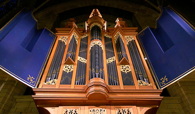 St Thomas rear organ.png