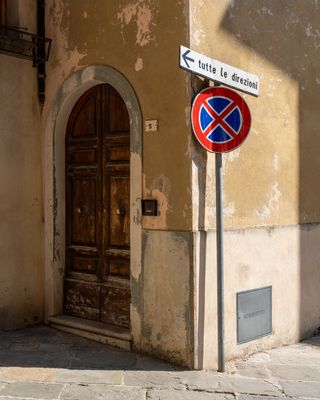 Tuesday Montepulciano sign that means all direction A7C5919 Topaz ai.jpg