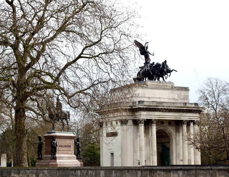  Wellington Memorial Statue