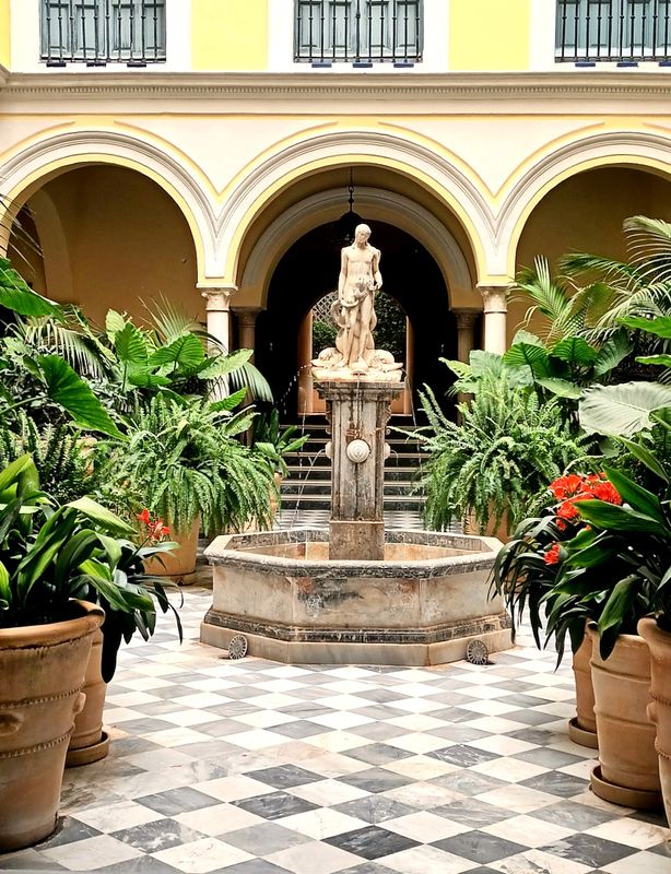 Seville, court garden 