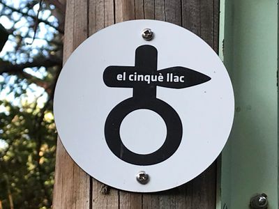 The 5 Lakes trail sign 