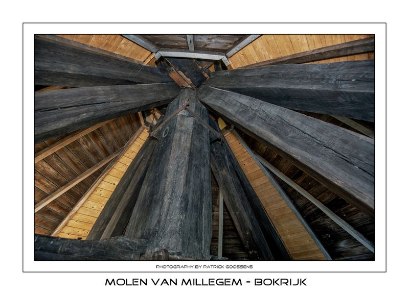 007 Het gebinte met staak. Halfopen staakmolen