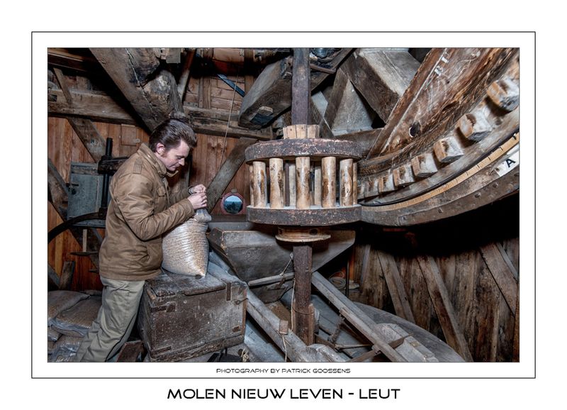 066 Het vullen van de kaar
