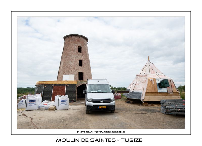 161 Adriaens is de vloeren aan het vernieuwen.