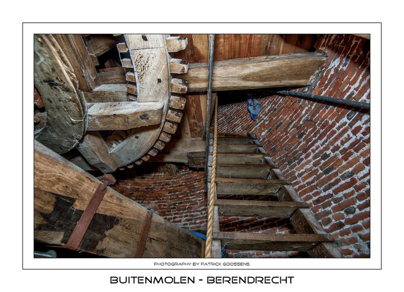 052 Trap op de steenzolder