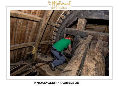 Crawling trough the brakewheel 1