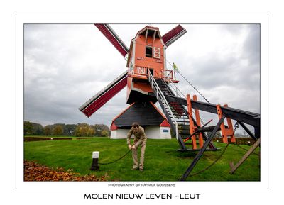 008 Molenaar Bram zet de molen op de wind