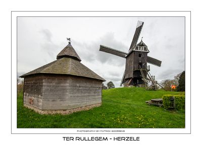 077