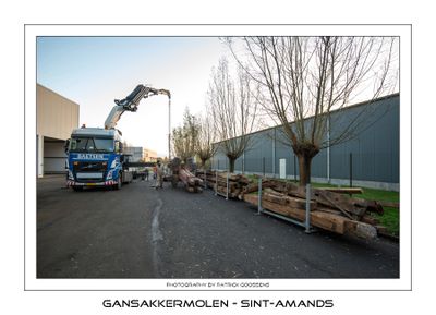 021 Het ophalen van de molenonderdelen in Sint-Amands