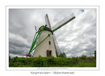 085