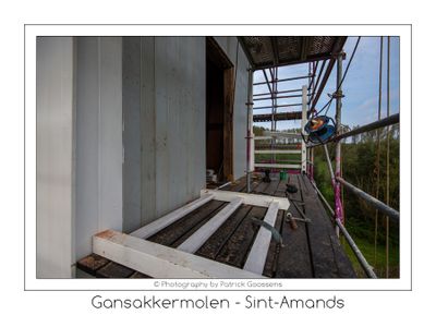 437 Balkon en afdak in opbouw