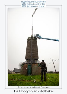 049