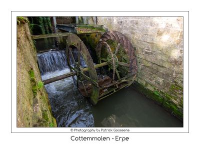 004 Restanten van het metalen waterrad