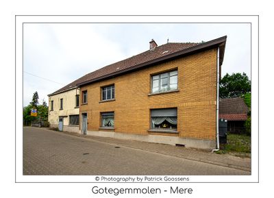 001 Woonhuis met links de watermolen