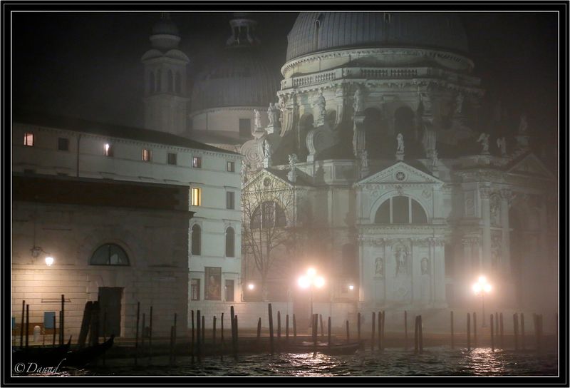 La Basilique Apparait dans la Brume du Soir.