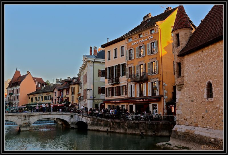Aperitif time in Annecy.
