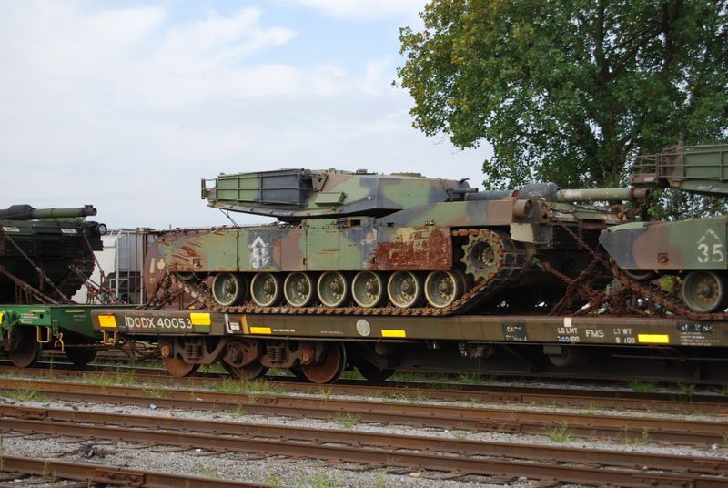 DODX 40053 with Abrams load.JPG