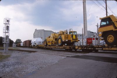 HTTX 93985 with CAT 651E load, Floyd Street on NS.jpg