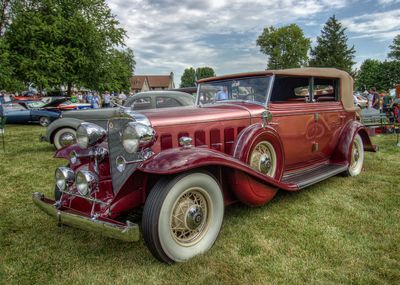1932 CADILLAC