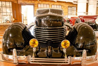 1937 Cord 812.jpg
