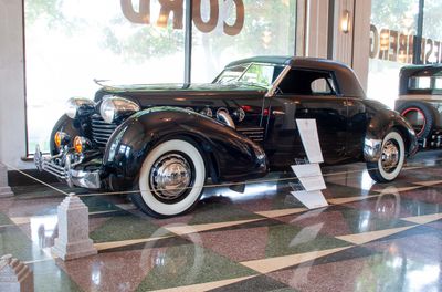 1937 Cord.jpg