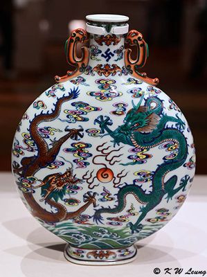 Vase with dragons among clouds DSC_5951