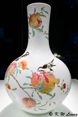 Globular vase DSC_0409