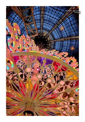 Christmas windows and Galeries Lafayette 10