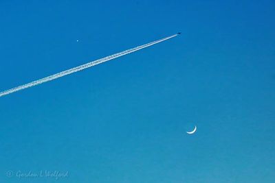 Venus, Contrail, Waxing Crescent Moon 90D66429