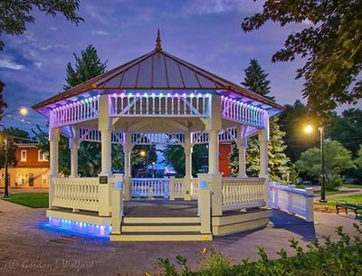 Bandstand With Holiday Lights 90D75304-8