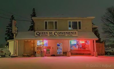 Queen St Convenience At Night 90D103654-5