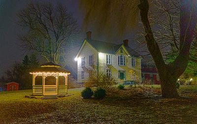 Heritage House Museum At Night 90D106213-7