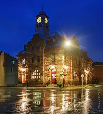 Old Post Office In Dawn Rain 90D115477-81