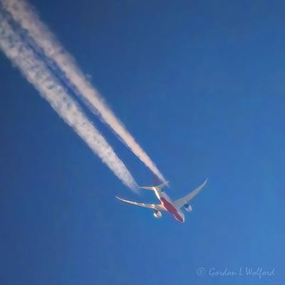 Airliner Contrails DSCN004728