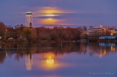 Clouded Beaver Moon Setting Beyond Town 90D133077-81